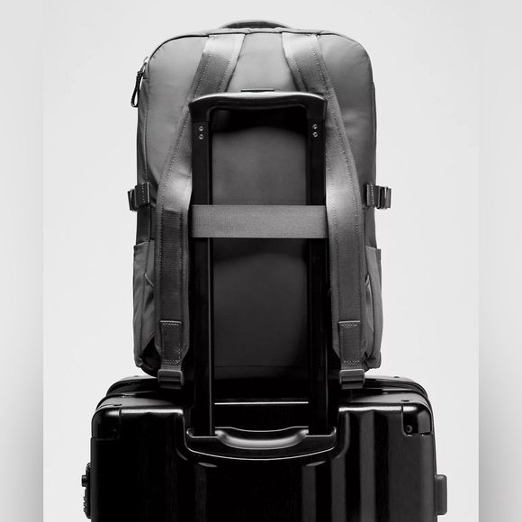 Lululemon New Crew Backpack_Navy Blue_Discontinued color - Picture 9 of 9